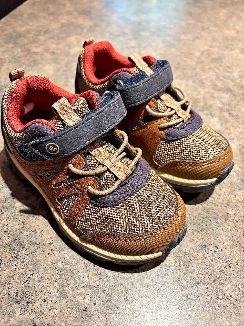 Stride Rite 360 Artin 4.0 Sneaker toddlers US 8M Brown & Blue